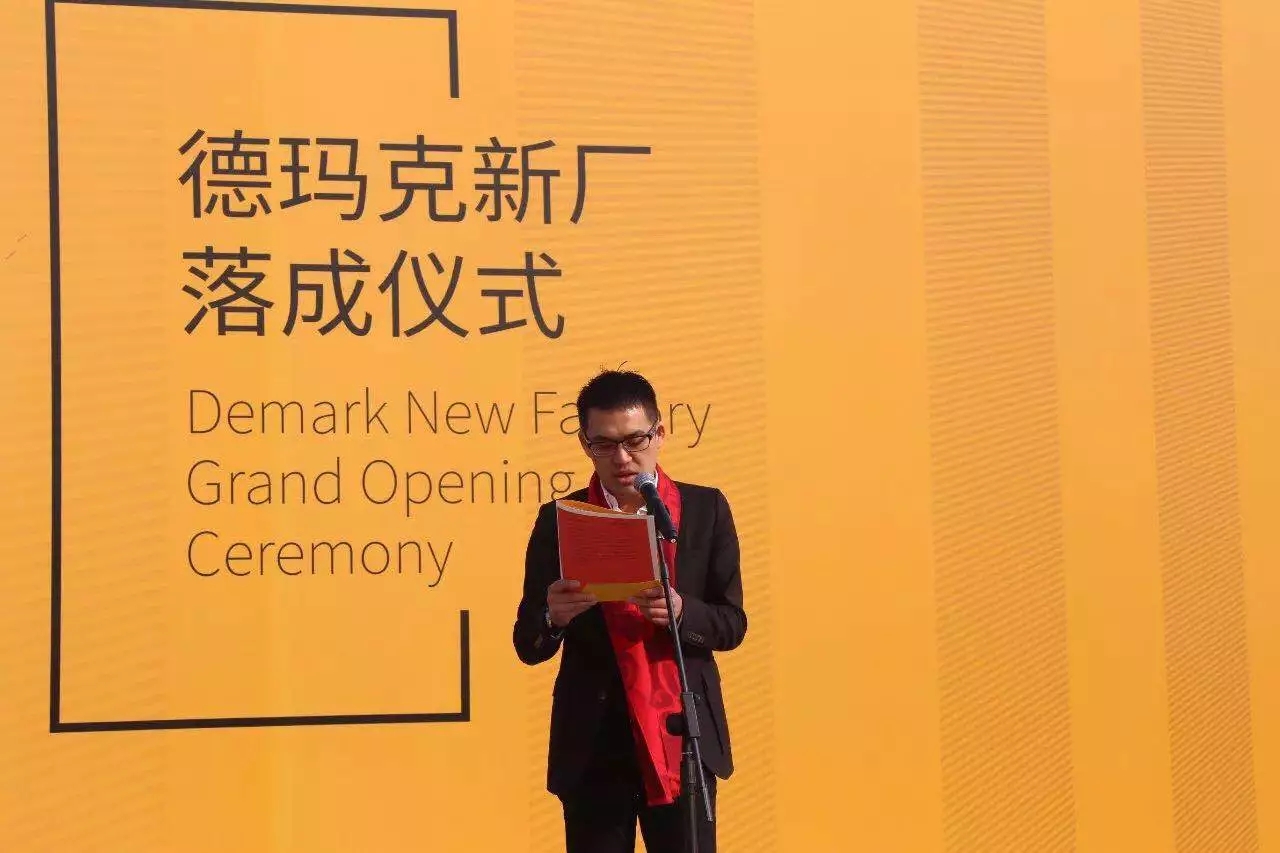 尊龙人生就是博首页上演“两大喜”：：： 十周年庆+注塑智慧工厂完工