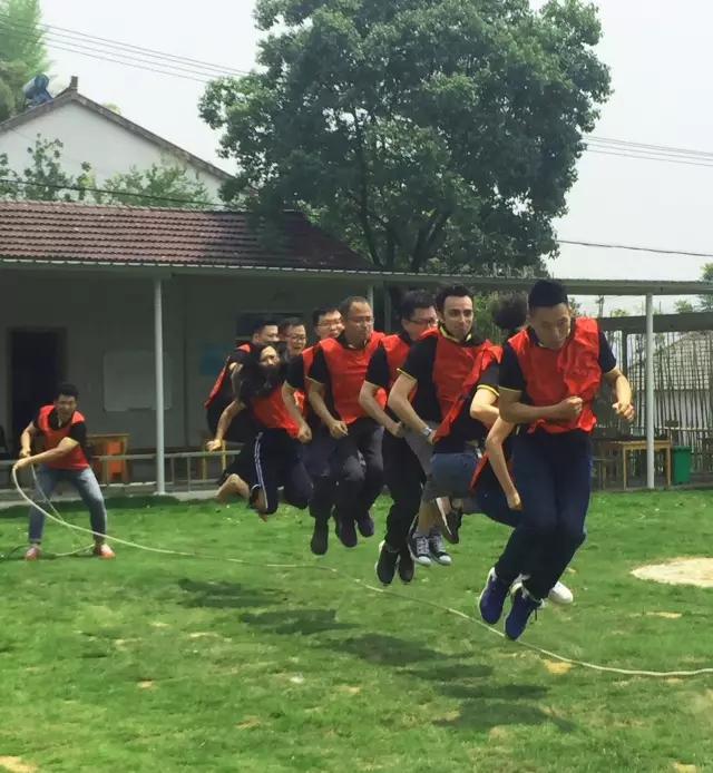 “向梦想出发” 尊龙人生就是博首页销售团建活动完善绽放